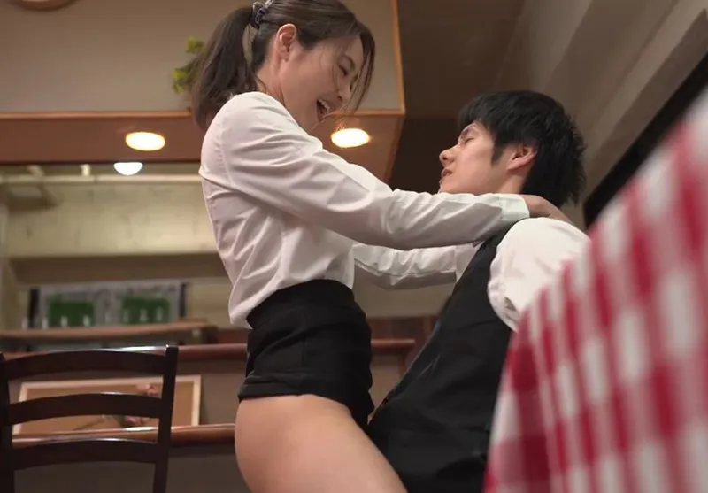 Cậu trai trẻ nện đồng nghiệp nữ làm chung công ty có chồng nhưng ông chồng “yếu”