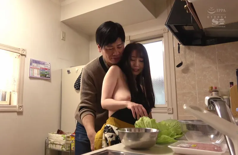 Nghi ngờ cô vợ địt trộm, ông chồng lén lắp camera và chứng kiến tất cả