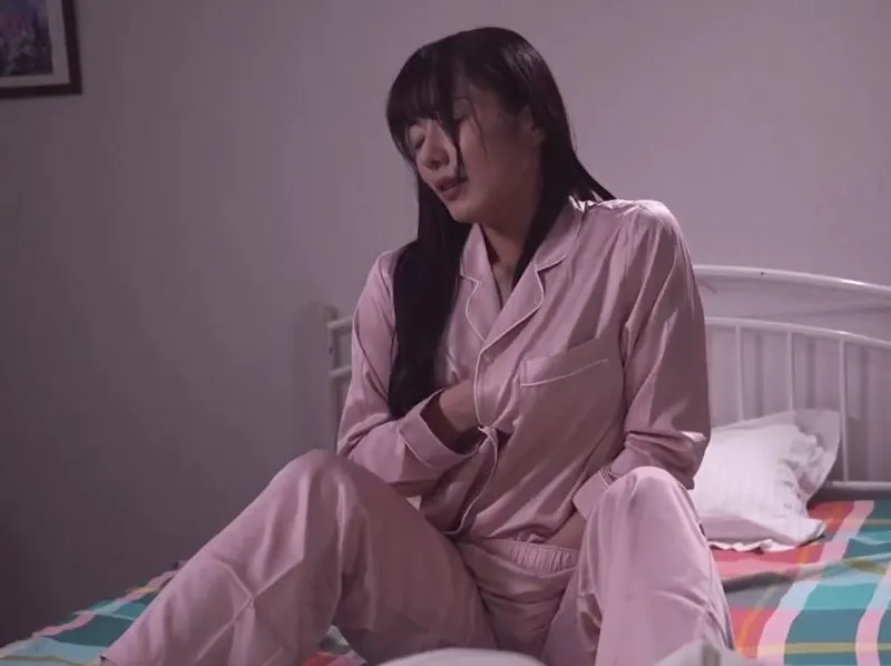 Tự sướng cậu bé đêm vì gã chồng bỏ bê, vợ quyết định tìm đến ứng dụng hèn hò
